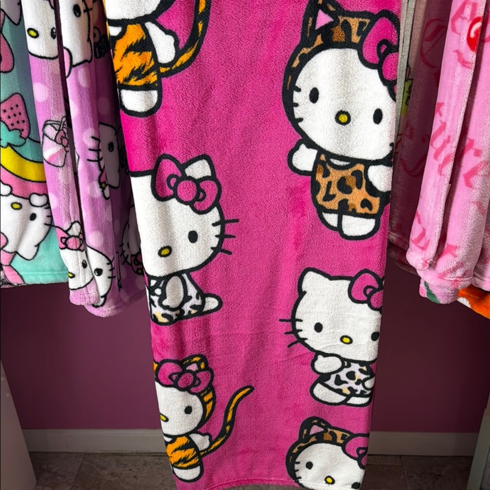 Sanrio Hello Kitty Hot Pink Leopard-Print Plush Throw